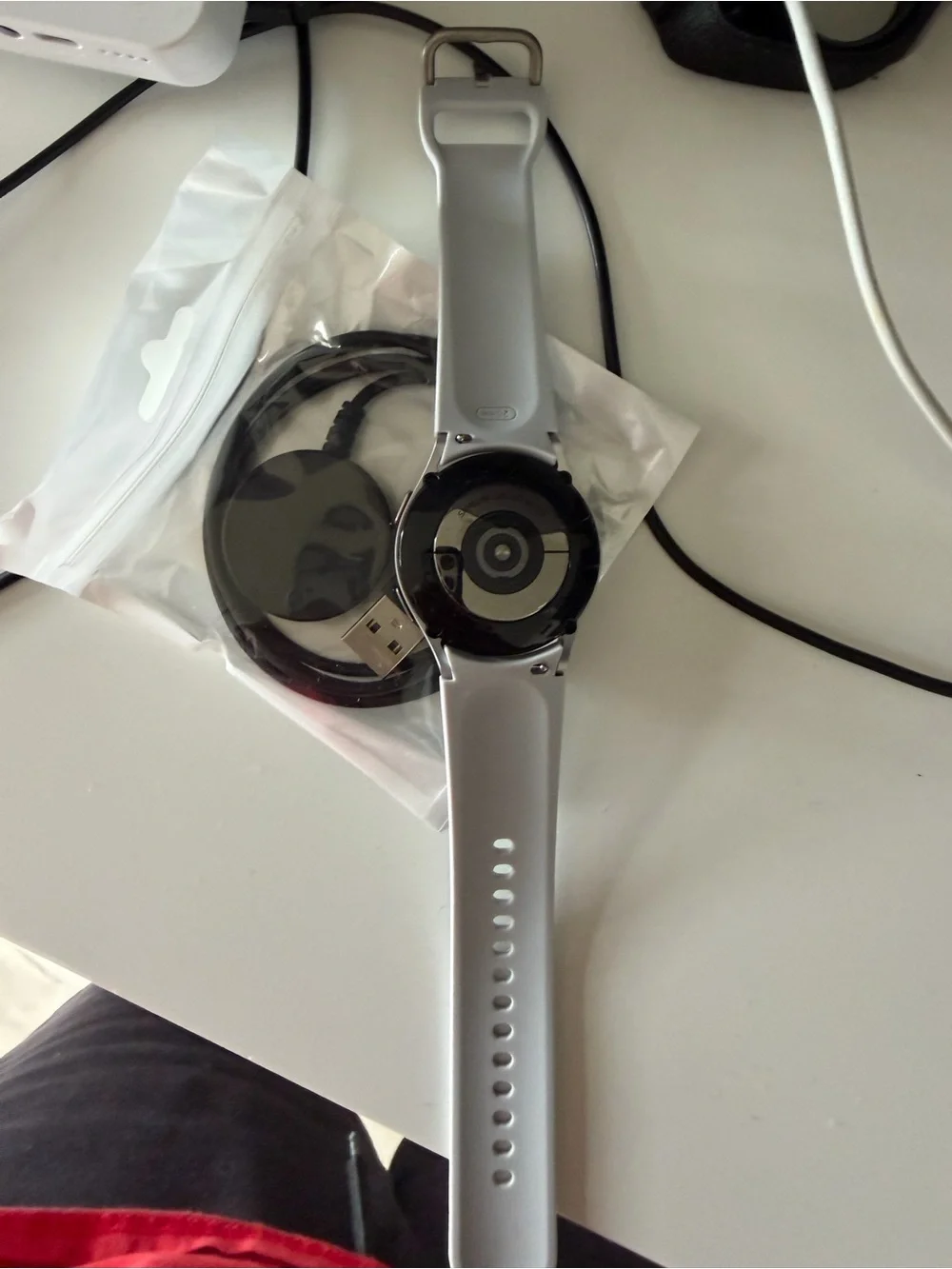 Samsung Galaxy watch 4 – White Silicone Band